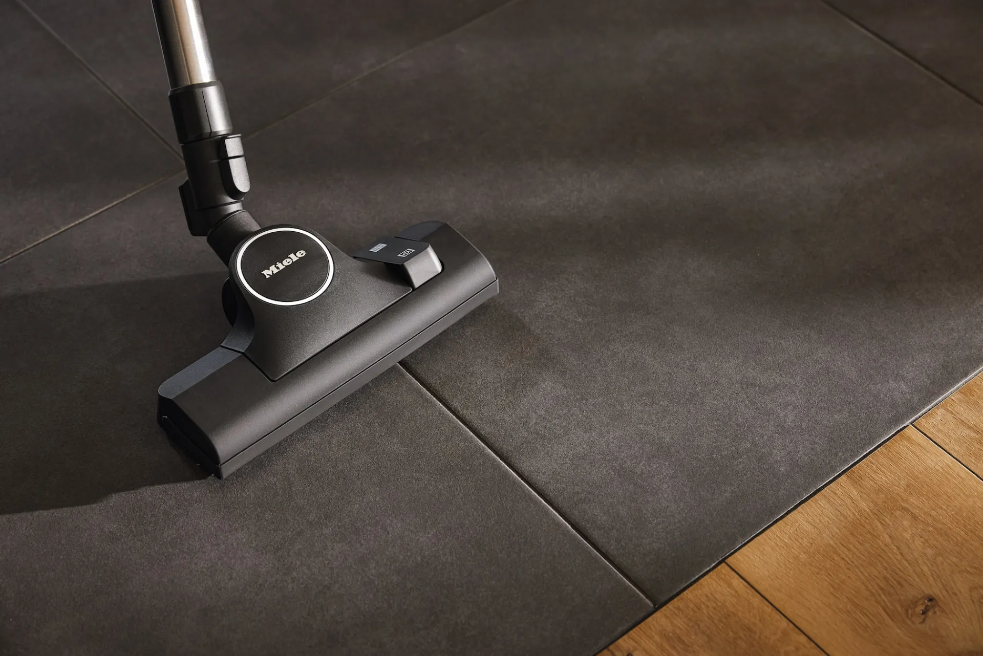 bocchetta_universale_allt_3.webp Miele Bocchette E Spazzole | Bocchetta universale AllTeQ Eco: a risparmio energetico