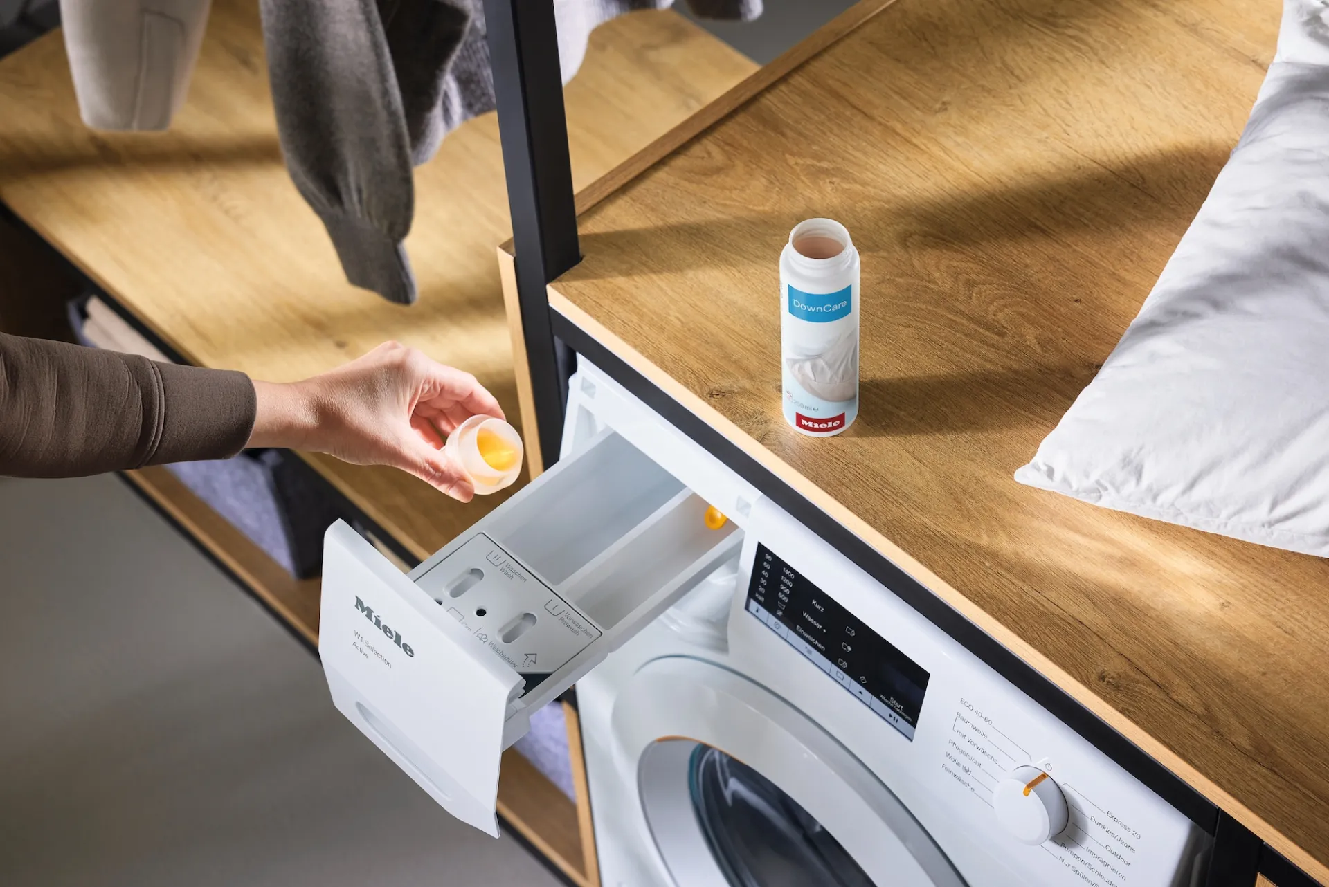detersivo_speciale_downca_2.webp Miele Detersivi Specifici | Detersivo speciale DownCare 250 ml
