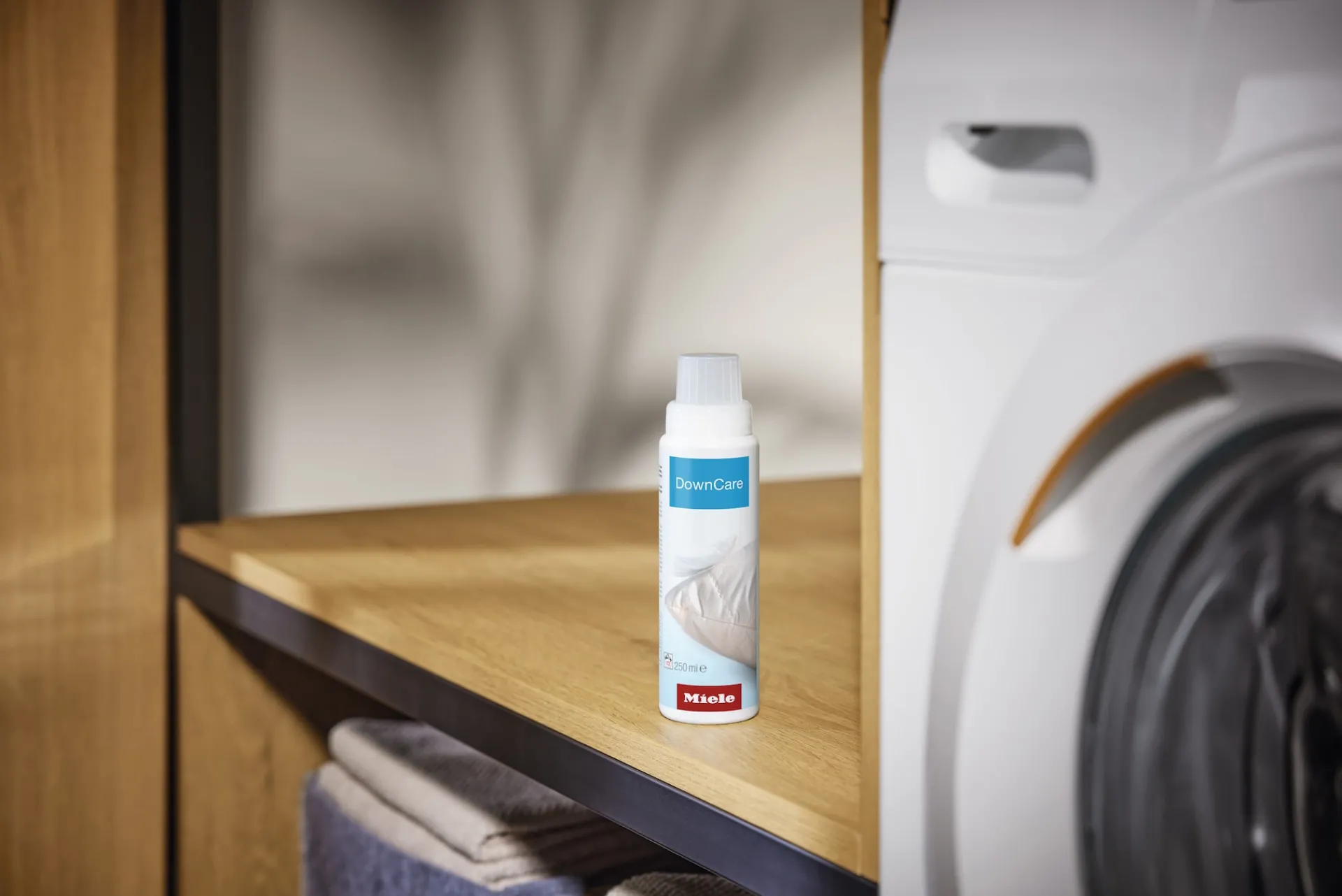 detersivo_speciale_downca_3.webp Miele Detersivi Specifici | Detersivo speciale DownCare 250 ml